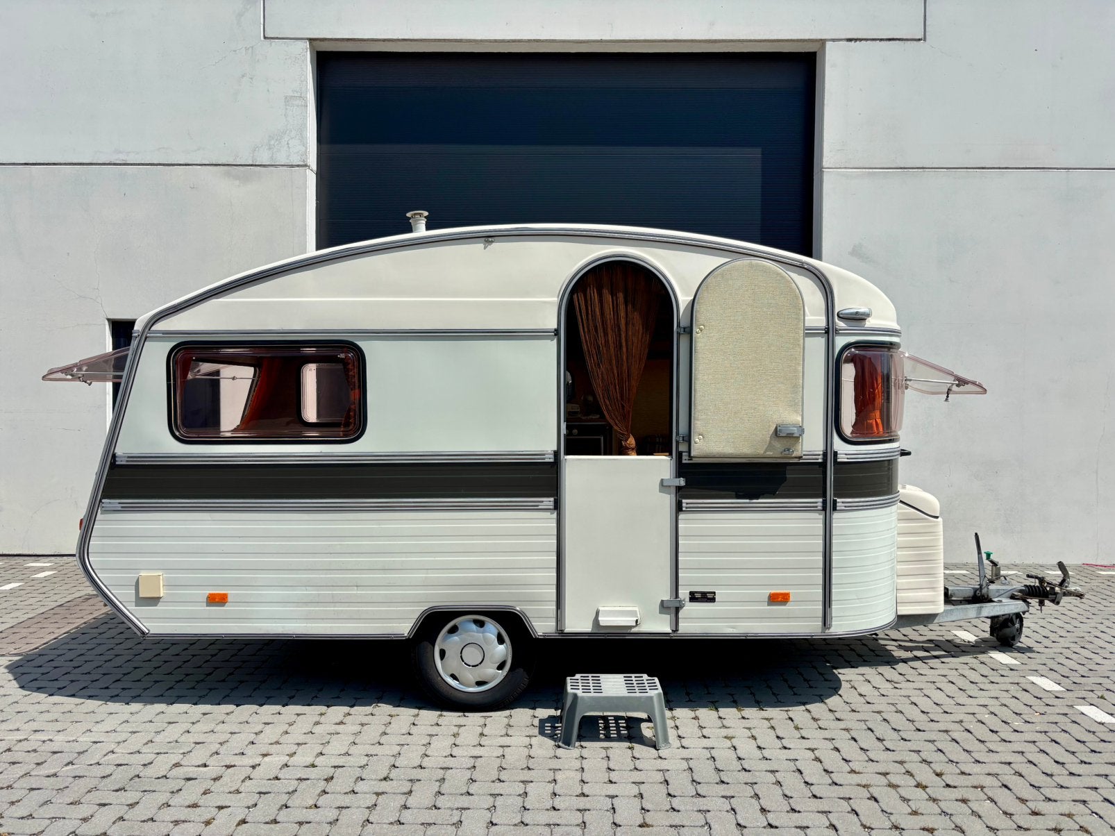 UNIEKE CONSTRUCTAM CORAL TE KOOP, Caravans en Kamperen, Standaardzit, Kachel, Particulier, 500 - 750 kg