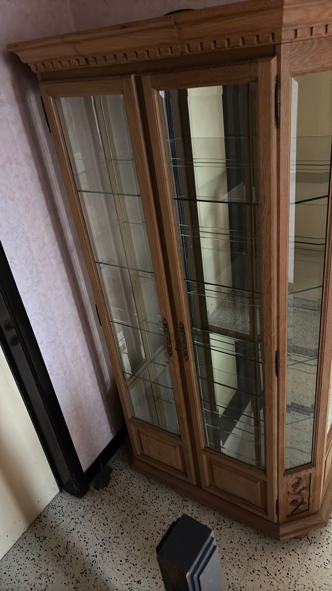 Vitrine kast met licht, Ophalen, Zo goed als nieuw, Glas