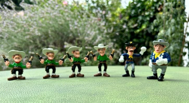 Lot 6 Figurines Lucky Luke - 1984 - 4 Dalton & 2 cavalerie, Collections, Personnages de BD, Enlèvement ou Envoi, Autres personnages