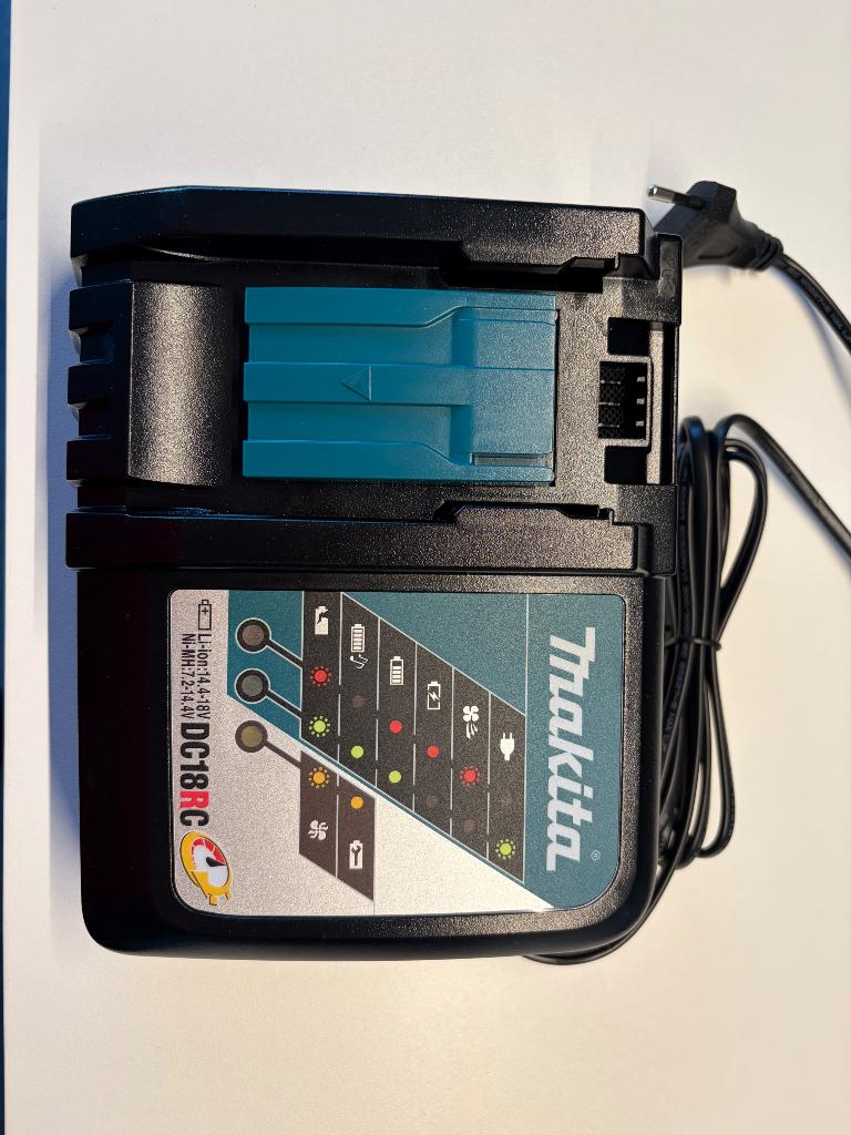 Set makita Accu 2x BL1850b en Snellader DC18RC, Ophalen of Verzenden, Zo goed als nieuw