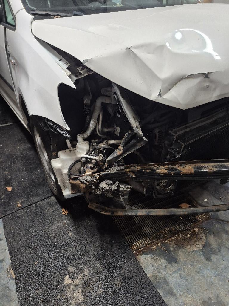 VW caddy accidenté, Autos, Achat, Caddy Combi, 2 places, Boîte manuelle