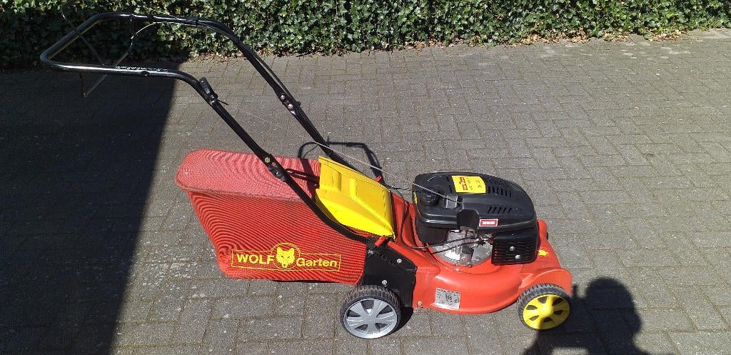Te koop grasmaaier Wolf Garten, Tuin en Terras, Grasmaaiers, Ophalen, Cirkelmaaier, Opvangbak, Benzine-grasmaaier