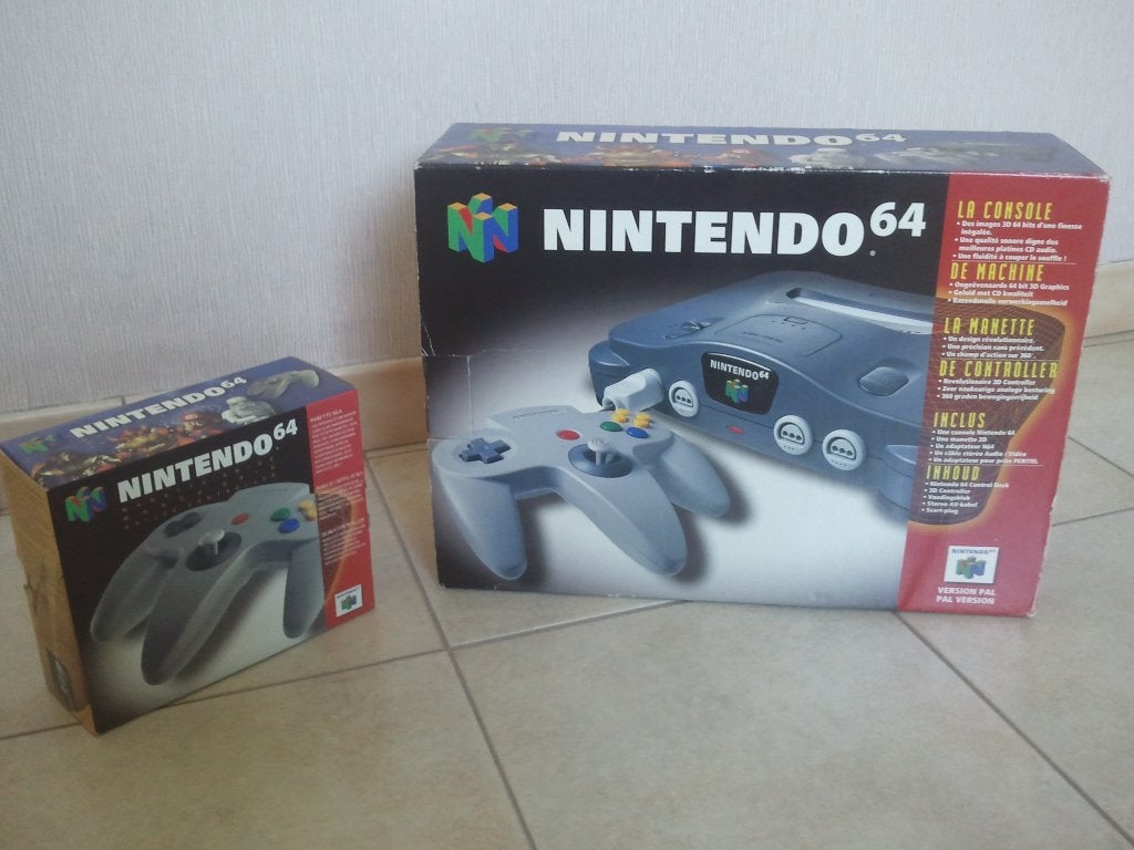 Nintendo 64 met 2 controllers + rumble pack, Games en Spelcomputers, Spelcomputers | Nintendo 64, Ophalen, Zo goed als nieuw, Met 2 controllers