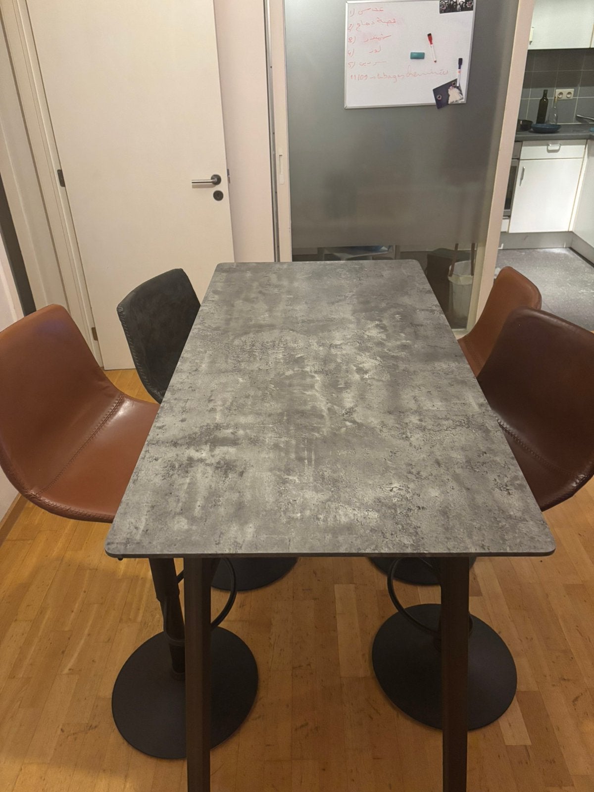 Table haute avec 4 chaises, Ophalen, Zo goed als nieuw