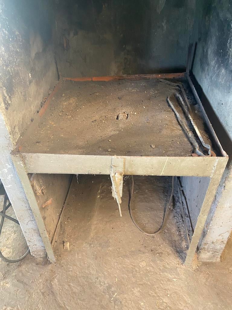 Forge au charbon, Enlèvement