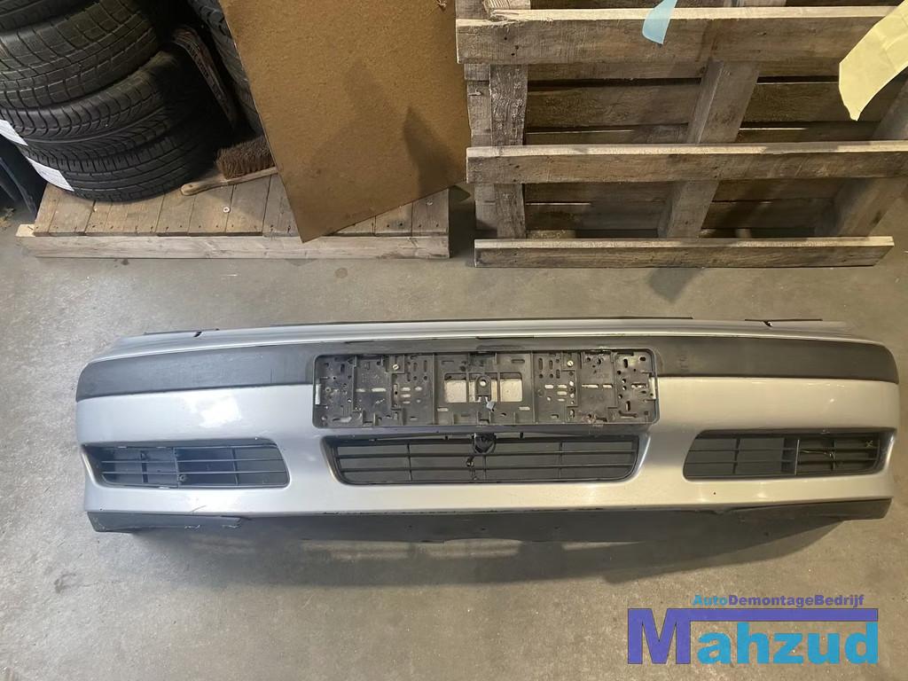 SAAB 9-5 GRIJS 268 Sedan Voorbumper bumper voor, Saab Automobile AB (defunct), Utilisé, Avant, Saabvagen 1
461 80  Trollhattan, SE