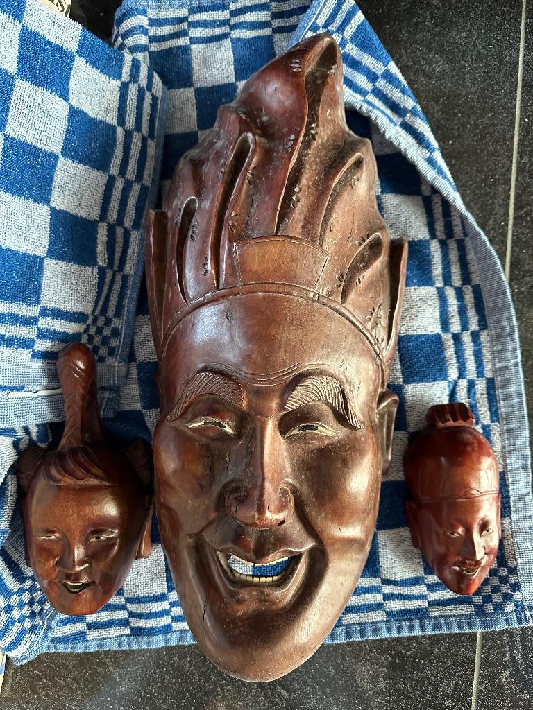 Houten hoofden, Ophalen