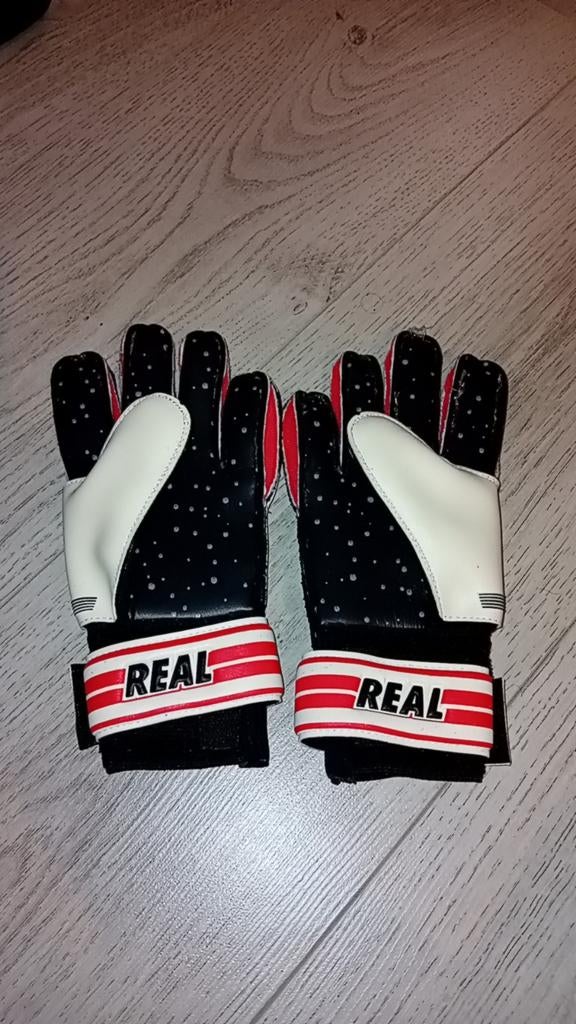 REAL kieper handschoenen ( wit , rood , zwart), Sport en Fitness, Voetbal, Ophalen, Nieuw, Handschoenen