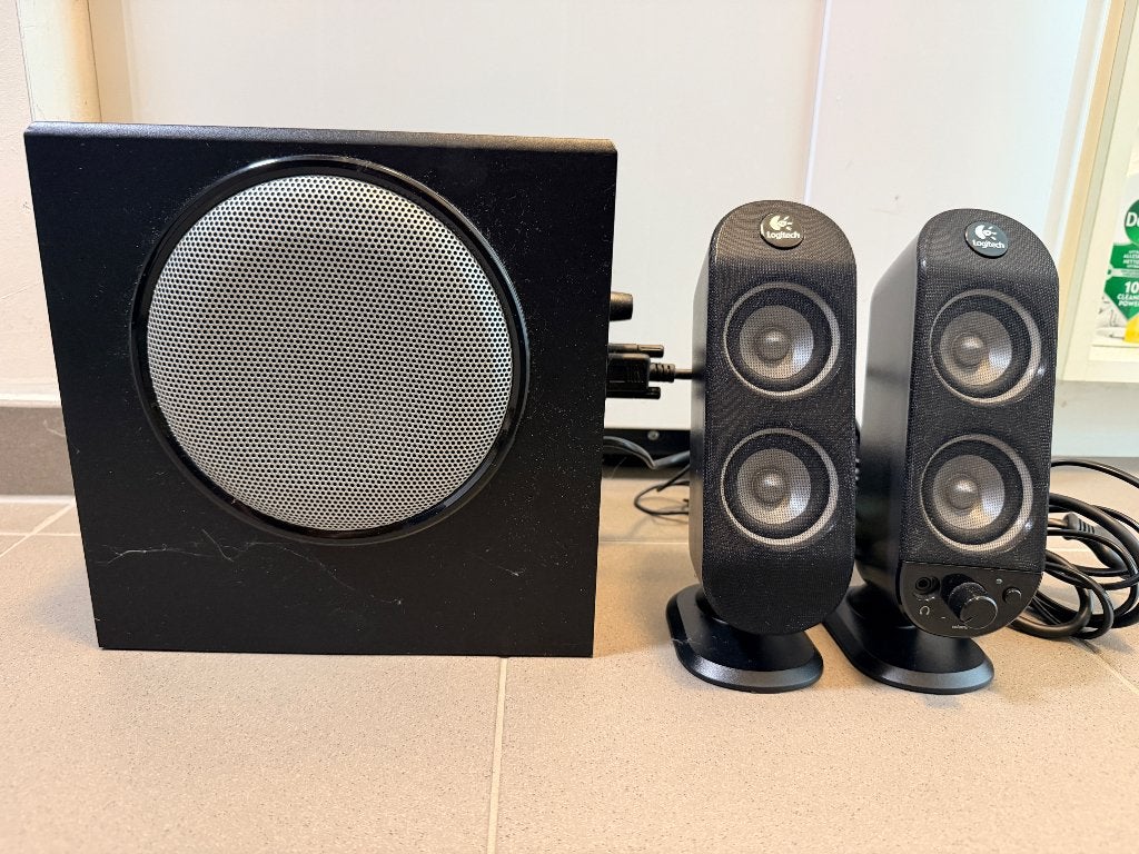 Logitech X-230 2.1 Speakerset, Enlèvement ou Envoi, Utilisé, Canal audio 2.1, Logitech