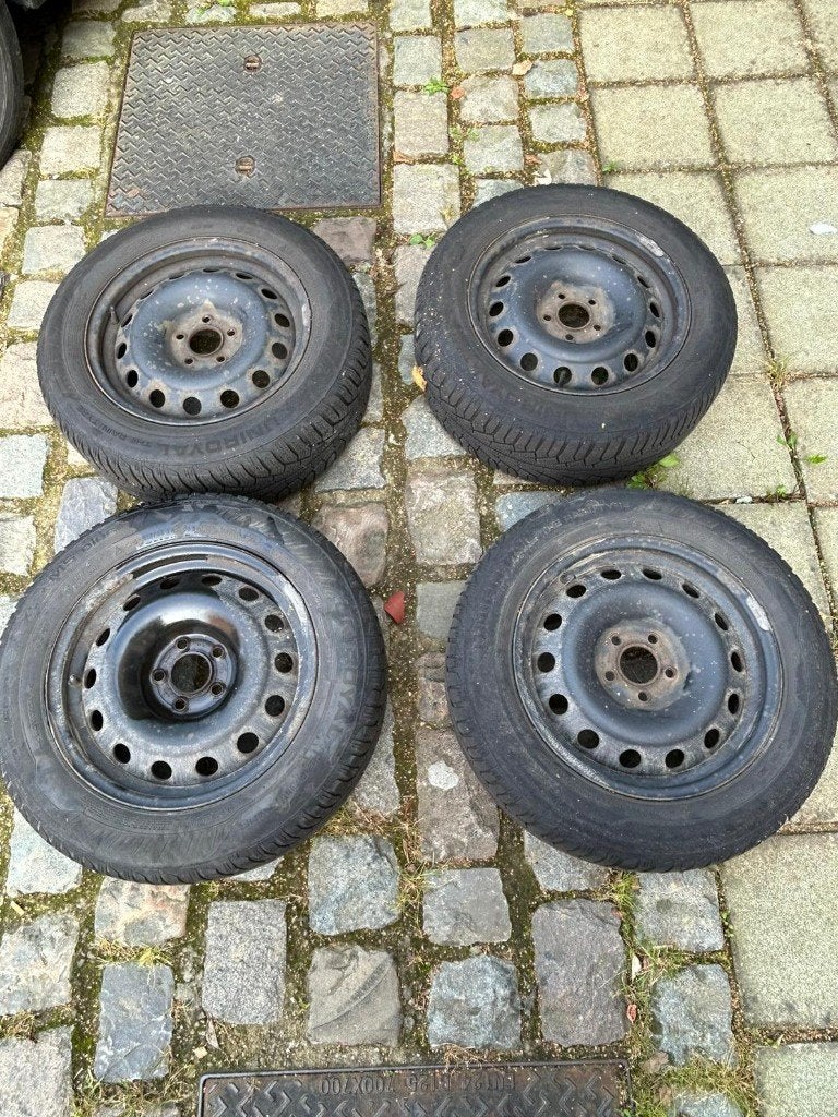 4 pneus hiver Uniroyal sur jantes 215/60 R16, 16 pouces, Pneu(s), Enlèvement, Utilisé