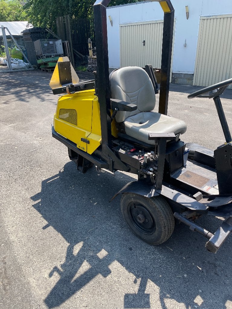 Ancienne tondeuse autoportée sans modules de tonte, Enlèvement, Utilisé, Kubota, Démarrage électrique
