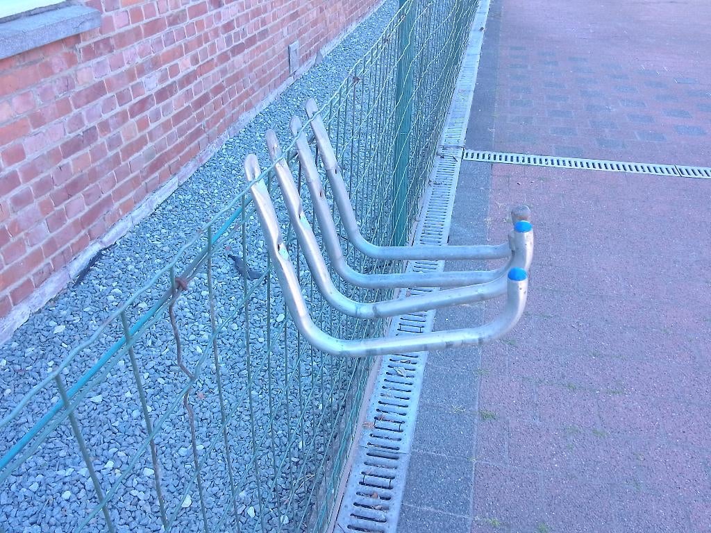 Wandhaken voor ophanging fietsen., Huis en Inrichting, Ophalen, Wandhaken