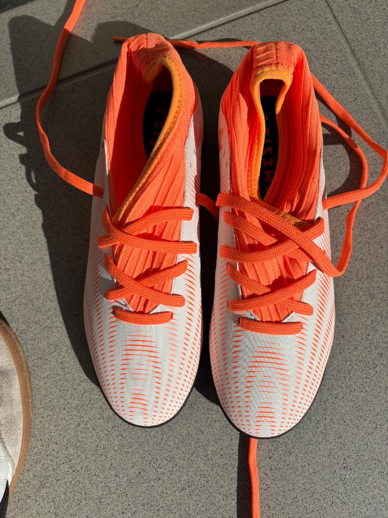 Voetbalschoenen Adidas 37, Sport en Fitness, Voetbal, Ophalen, Nieuw
