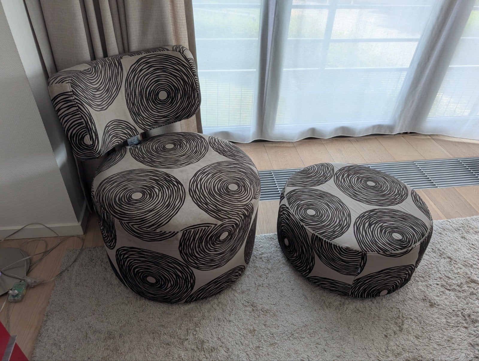 Fauteuil pivotant SITS Mokka + pouf assorti – Design, Maison & Meubles, Fauteuils, Enlèvement