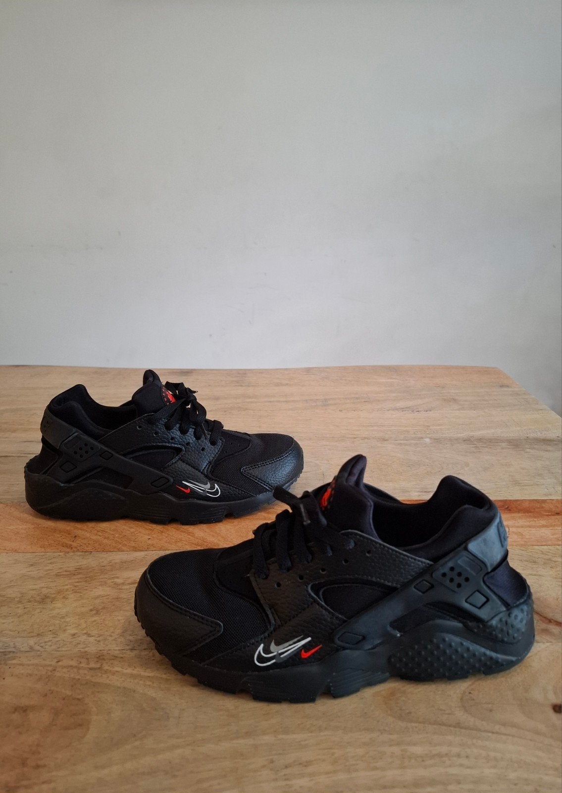 Swoosh Nike Air Huarache GS « Triple Black » — Taille 39, Enlèvement ou Envoi, Nike, Porté, Baskets