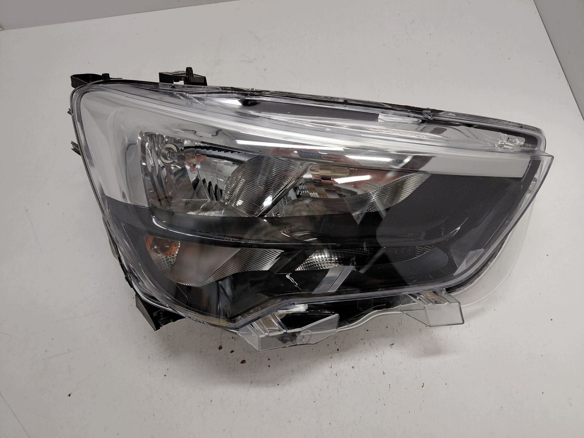 Phare droit Opel Combo E 9816825480, Opel Automobile GmbH, Opel, Bahnhofsplatz 1
65423  Russelsheim am Main, DE, Kontakt@opel-infoservice.de