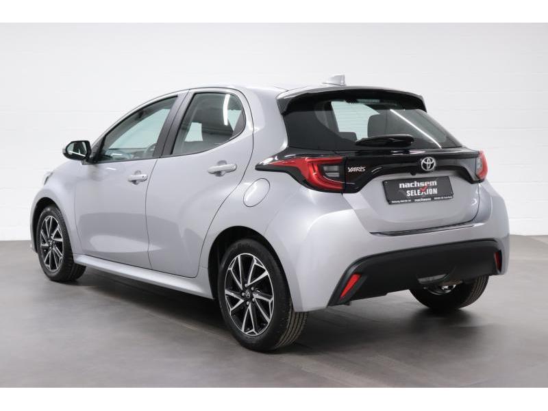 Toyota Yaris 5 d. 1.5 VVT-iE 6MT Iconic LHD Toyota Yaris Ico, Autos, Toyota, Argent ou Gris, Achat, Euro 6, Boîte manuelle