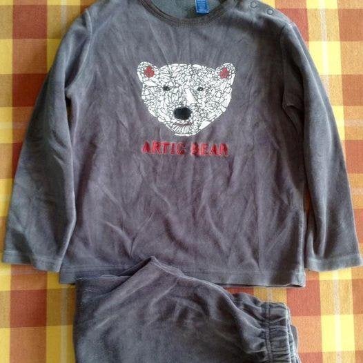 Pyjama en velours garçon 5-6 ans, Enfants & Bébés, Enlèvement ou Envoi, Comme neuf, Garçon, Vêtements de nuit ou Sous-vêtements