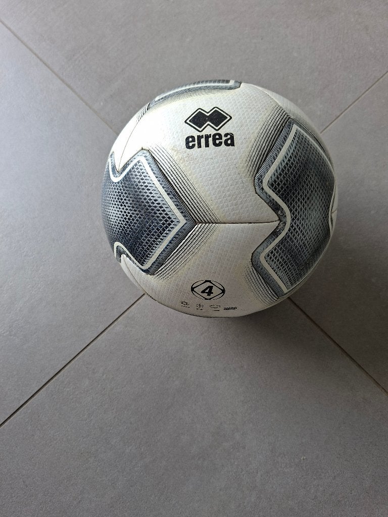 Voetbal errea, Sport en Fitness, Voetbal, Ophalen of Verzenden, Gebruikt, Bal