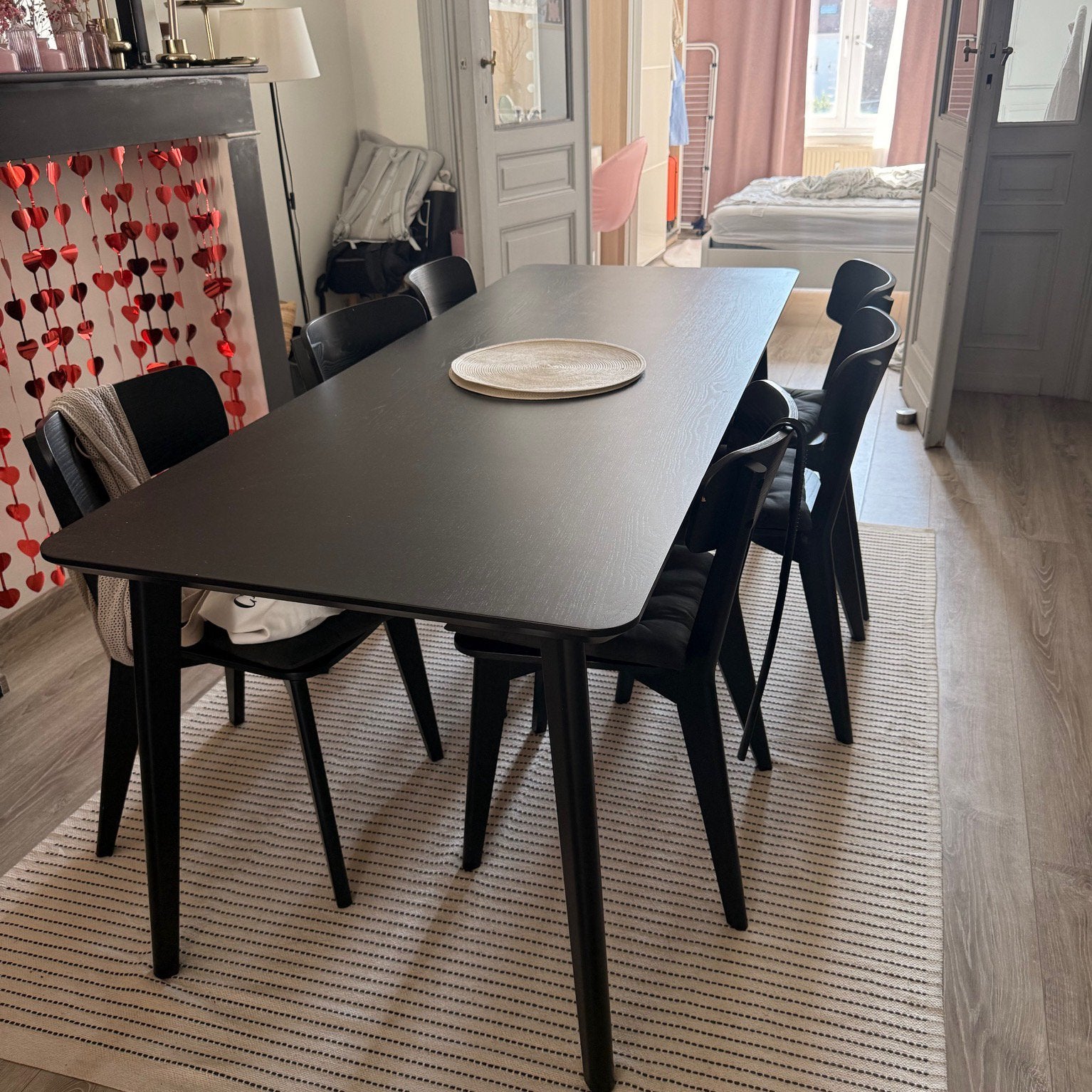 Table noir et chaises LISABO, Maison & Meubles, 150 à 200 cm, Cinq personnes ou plus, Comme neuf, Enlèvement