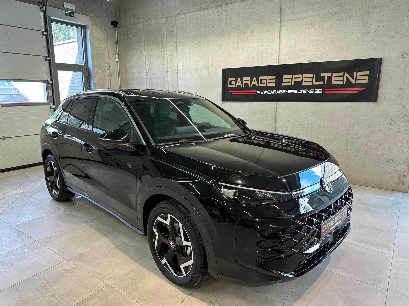 Volkswagen T-Roc R-Line 1.5 eTSI "Nieuw" 5 jaar garantie, Auto's, Automaat, 110 kW, 4 cilinders, Adaptive Cruise Control