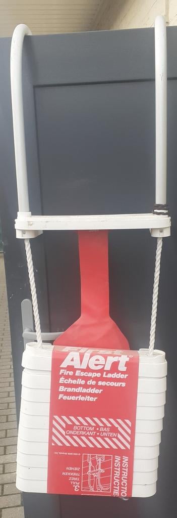 Echelle de secours secours de 4 mètres, Enlèvement