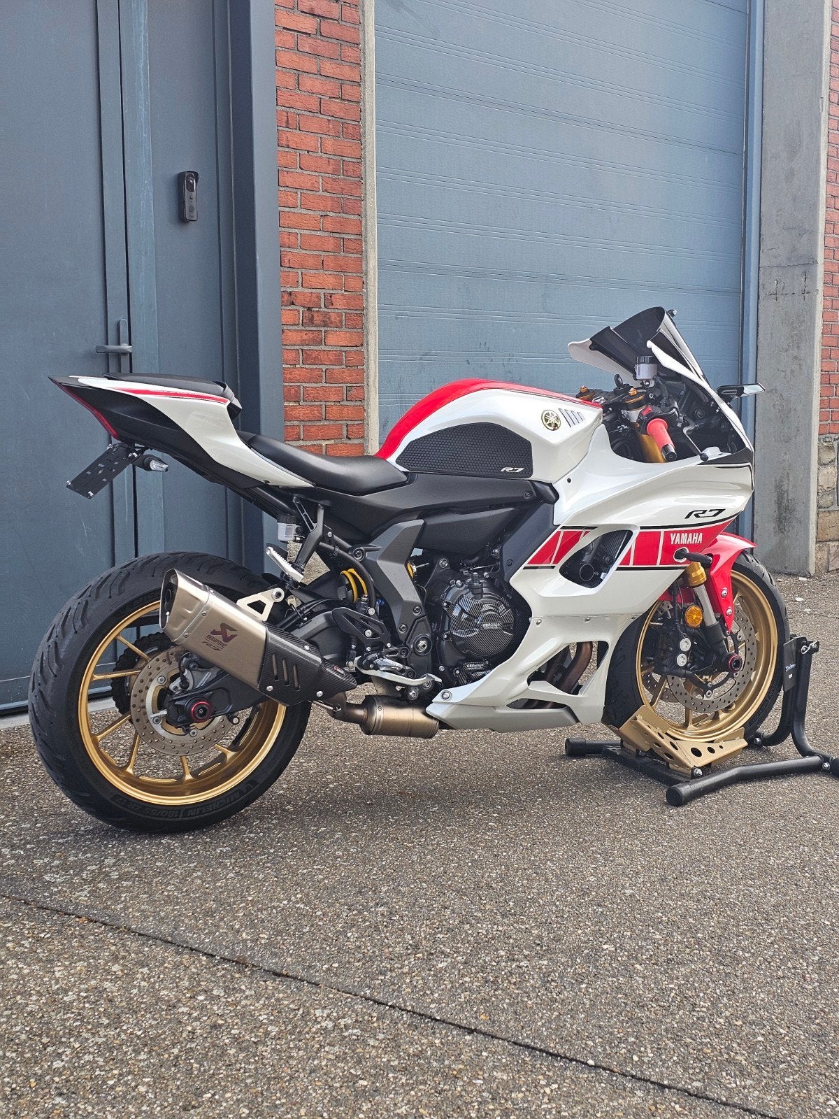 Brutal Yamaha R7 60e anniversaire + 1 an de garantie, Motos, Motos | Yamaha, Échappement sport, Permis Moto A, Entreprise, Occasion