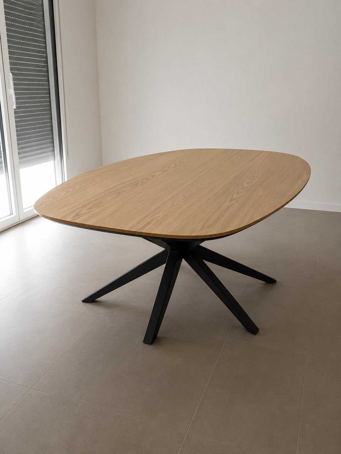 Table ovale, Enlèvement, Ovale