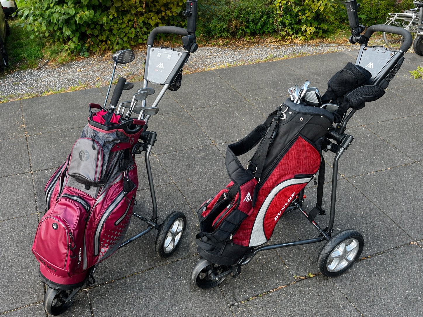 2 beginnersets m en v, golftassen, golfclubs en trolleys, Sport en Fitness, Golf, Ophalen, Zo goed als nieuw, Bal(len)