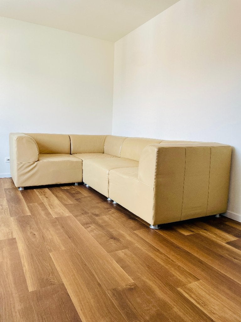 Modern L-vormig salon, 4 delen, lichte beige/oker, Huis en Inrichting, Zetels | Complete zithoeken, Ophalen, Gebruikt, Kunststof