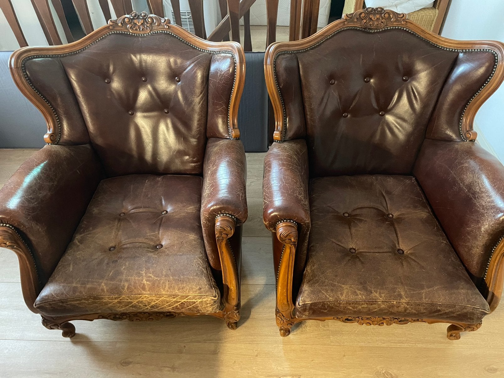 Antieke woonkamer stoelen, Ophalen