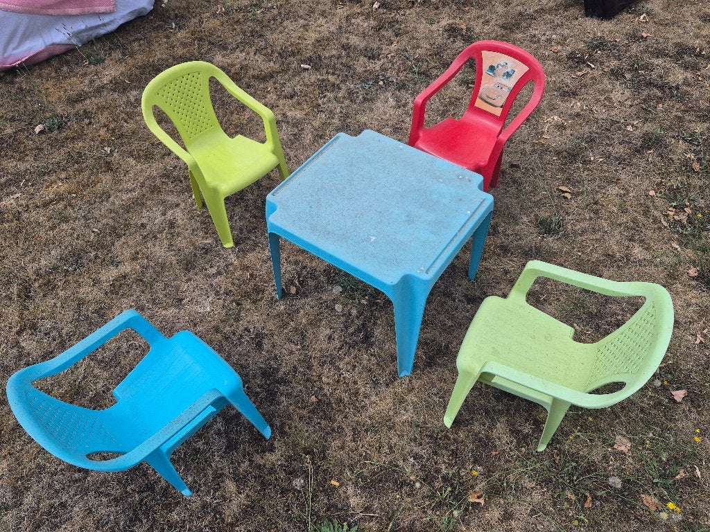 chaises et table pour enfant, Enfants & Bébés, Chambre d'enfant | Tables & Chaises, Enlèvement, Utilisé, Chaise(s)