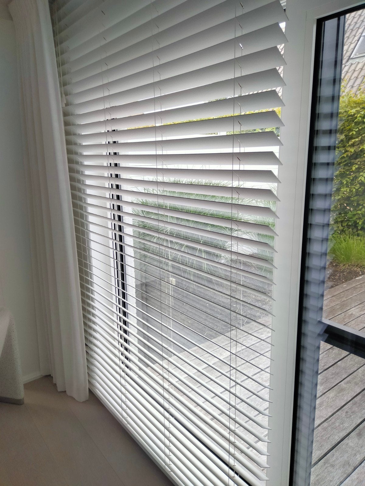 2 horizontale jaloezieën in witte bamboe, Huis en Inrichting, Ophalen, Jaloezie, Gebruikt, Wit