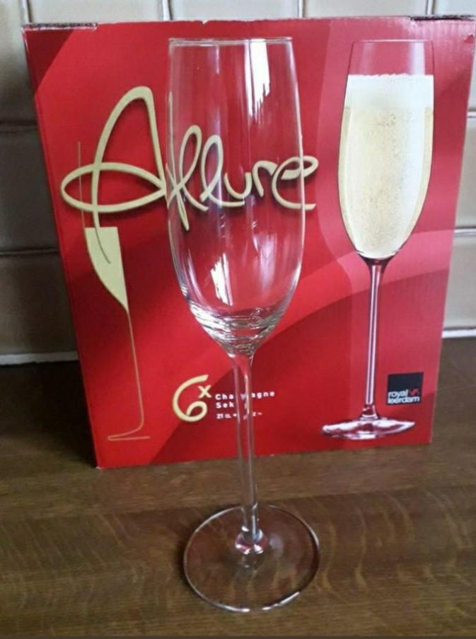 6 champagneglazen Allure
Royal leerdam. Hoogte 25 cm., Ophalen