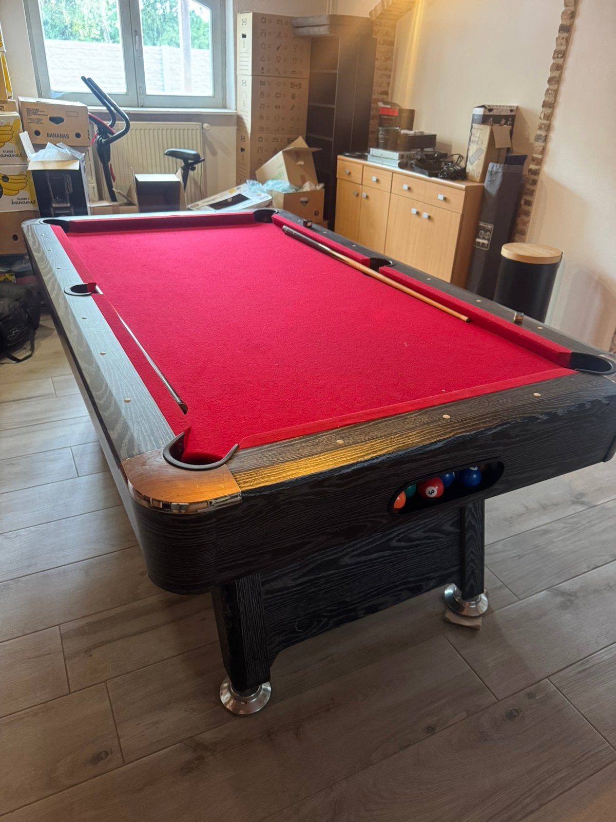 Pooltafel met balretour – rood laken - moderne look, Sports & Fitness, Billards & Billards américains, Enlèvement, Utilisé, Table de billard