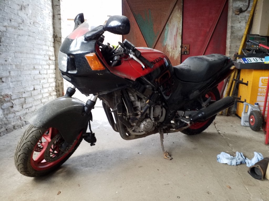 Honda CBR 1000 SC-21, Motoren, Motoren | Honda, 4 cilinders, Motorrijbewijs A, Meer dan 35 kW, 998 cc
