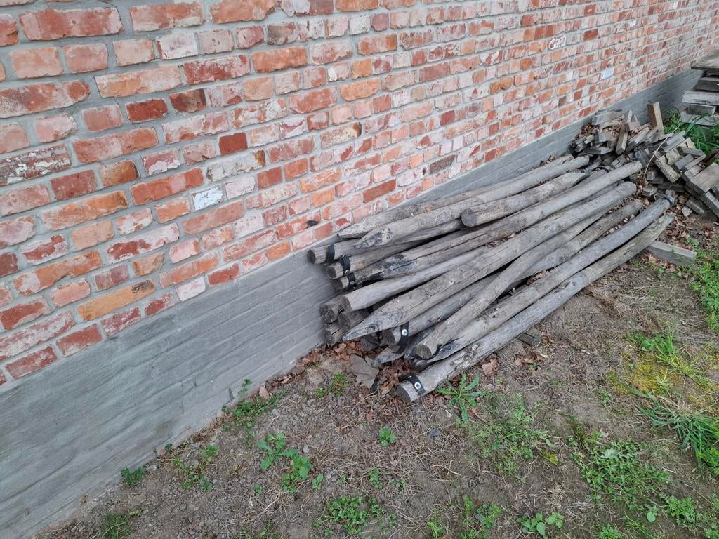 Houten palen voor bomen, Ophalen