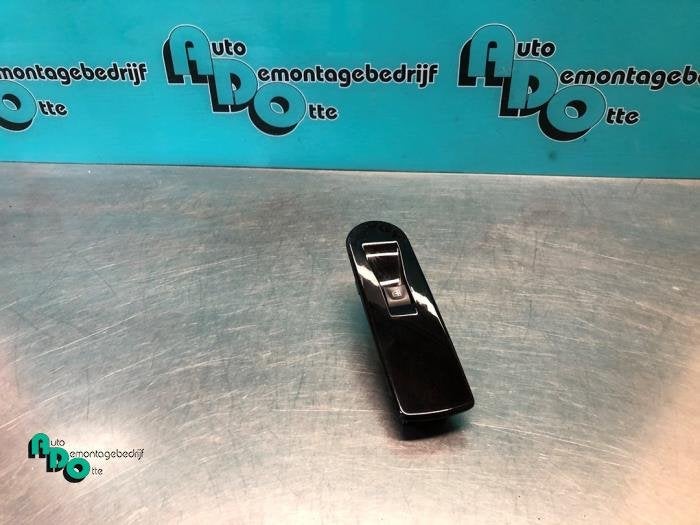 Commutateur vitre électrique d'un Renault Clio (Clio 4 12-), Renault, -, 3 mois de garantie, Utilisé