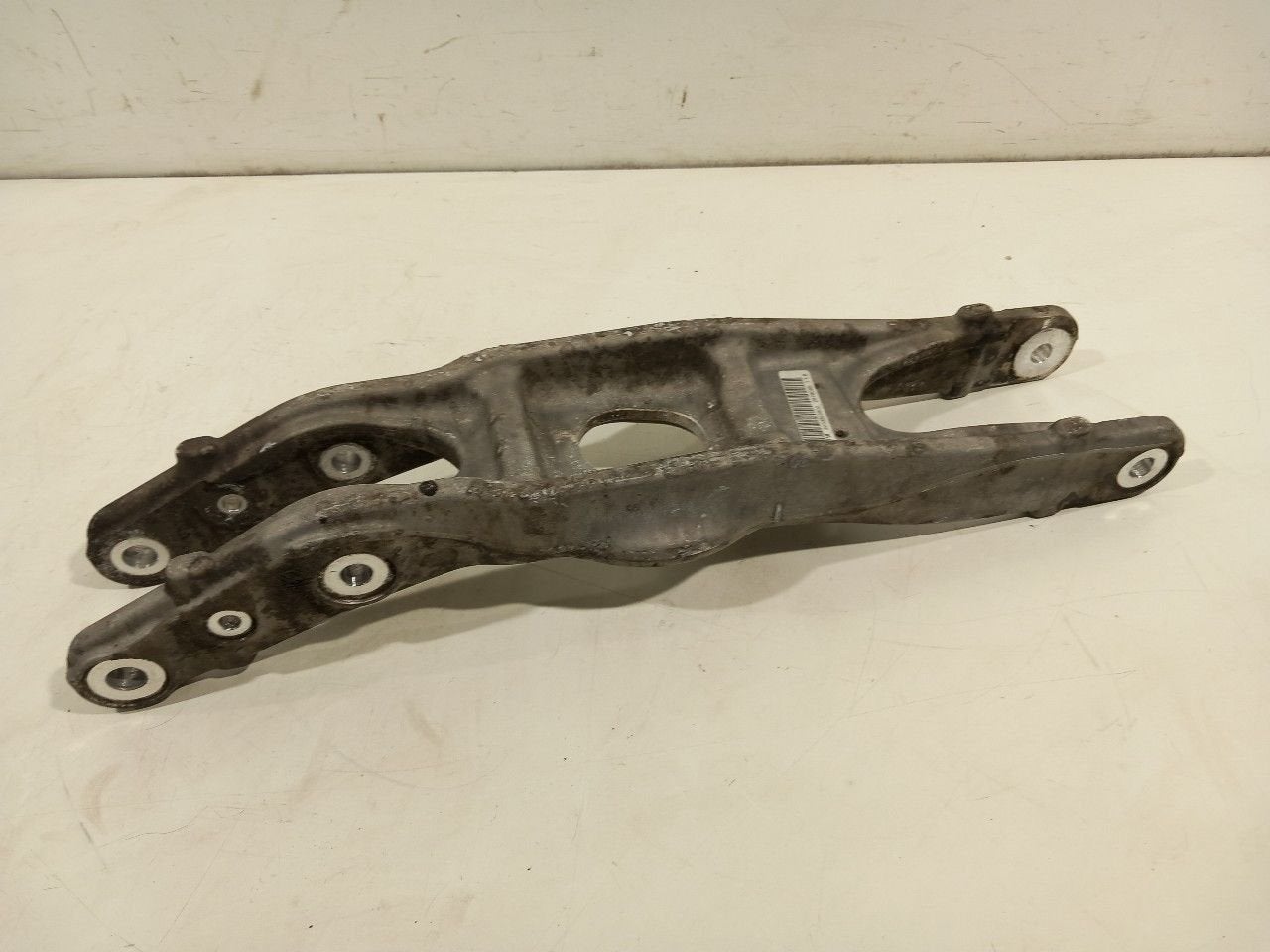Draagarm links achter Mercedes-Benz C-Klasse, Onderdelen@venauto.nl, Van der Ven Autorecycling B.V., Ettenseweg 76, 4706 PB Roosendaal, The Netherlands