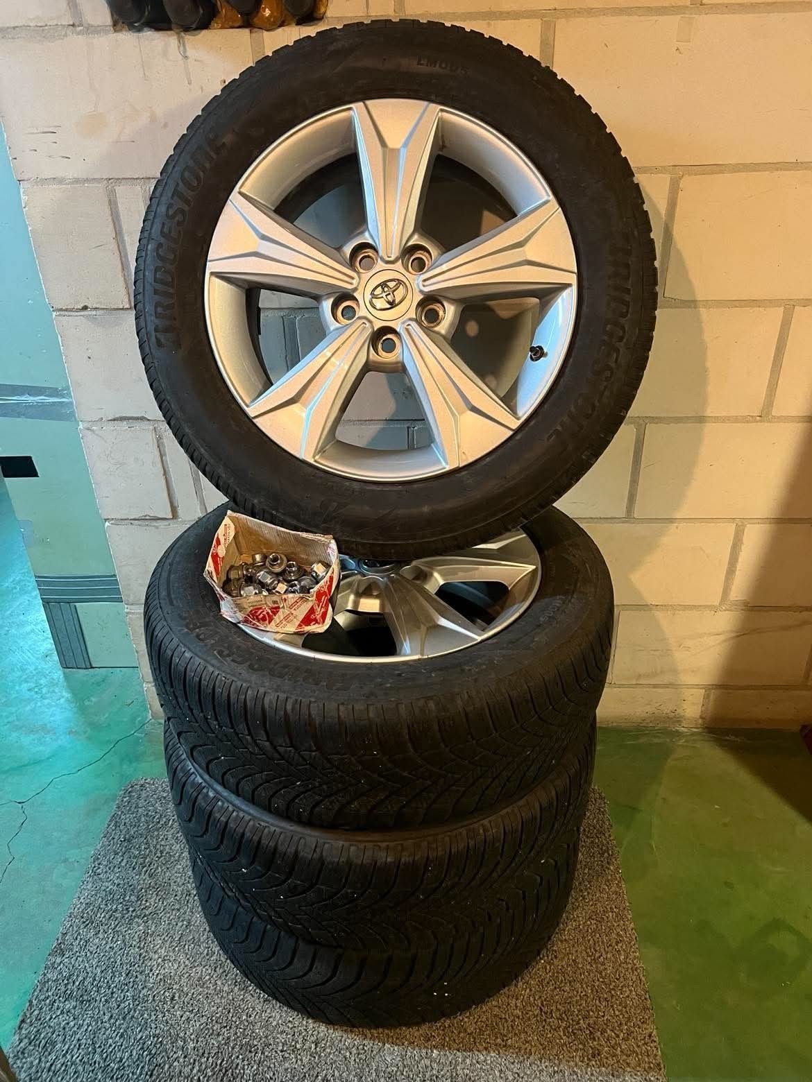 Originele Toyota C-HR 17” velgen + Bridgestone winterbanden, Auto-onderdelen, Ophalen, 17 inch, Winterbanden, Band(en)