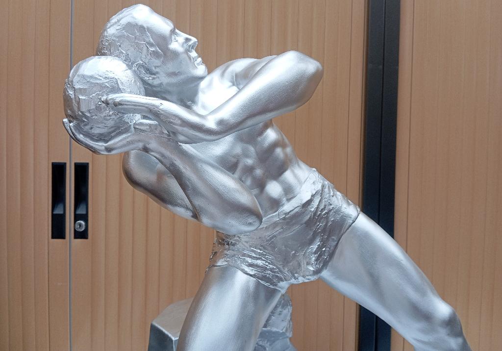 ZEUWTS MARC 1933 statue unique athlète en argent 60 cm rare, Antiquités & Art, Statue, Art deco, Gips, Homme