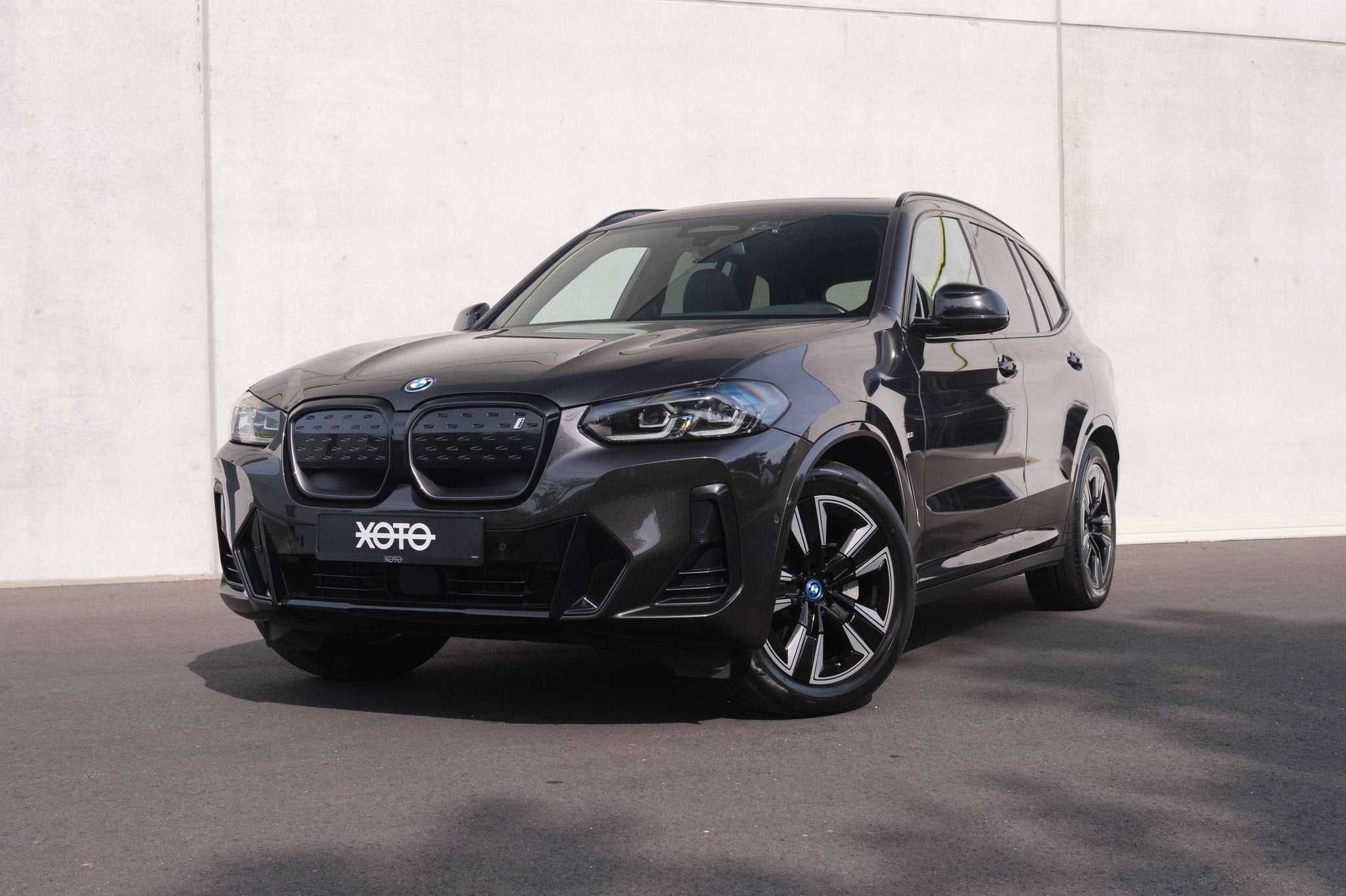 BMW iX3 INSPIRING * PANO / SHADOW LINE / DRIVIGN ASSISTANT P, Cuir, Argent ou Gris, Phares entièrement LED, Entreprise