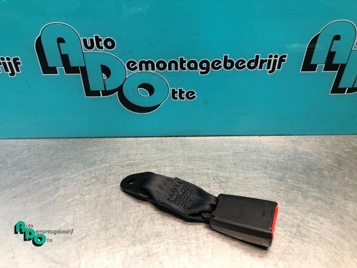 Insertion ceinture de sécurité arrière droite d'un Nissan, Autos : Pièces & Accessoires, -, 3 mois de garantie, Utilisé, -