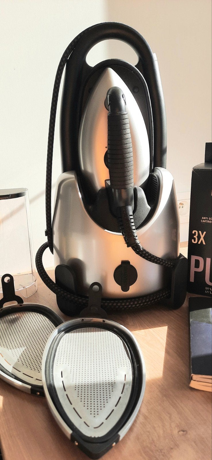 Laurastar Lift Plus Platinum EU, Ophalen, Zo goed als nieuw, Strijkijzer met snoer
