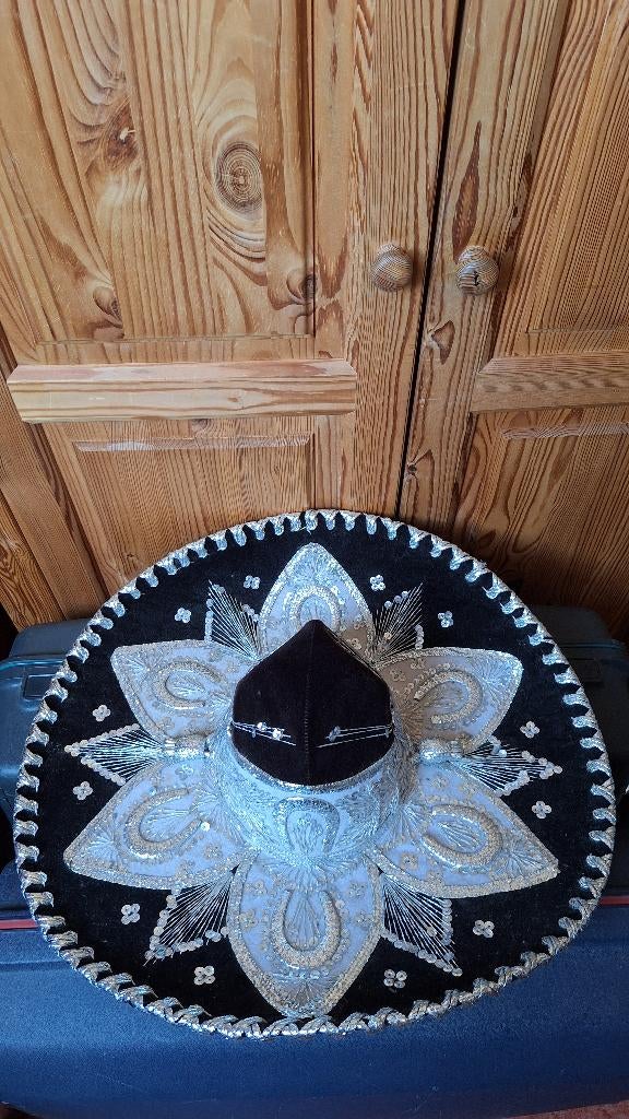 Mexicaanse sombrero, Ophalen, Gebruikt, Hoed of Pruik