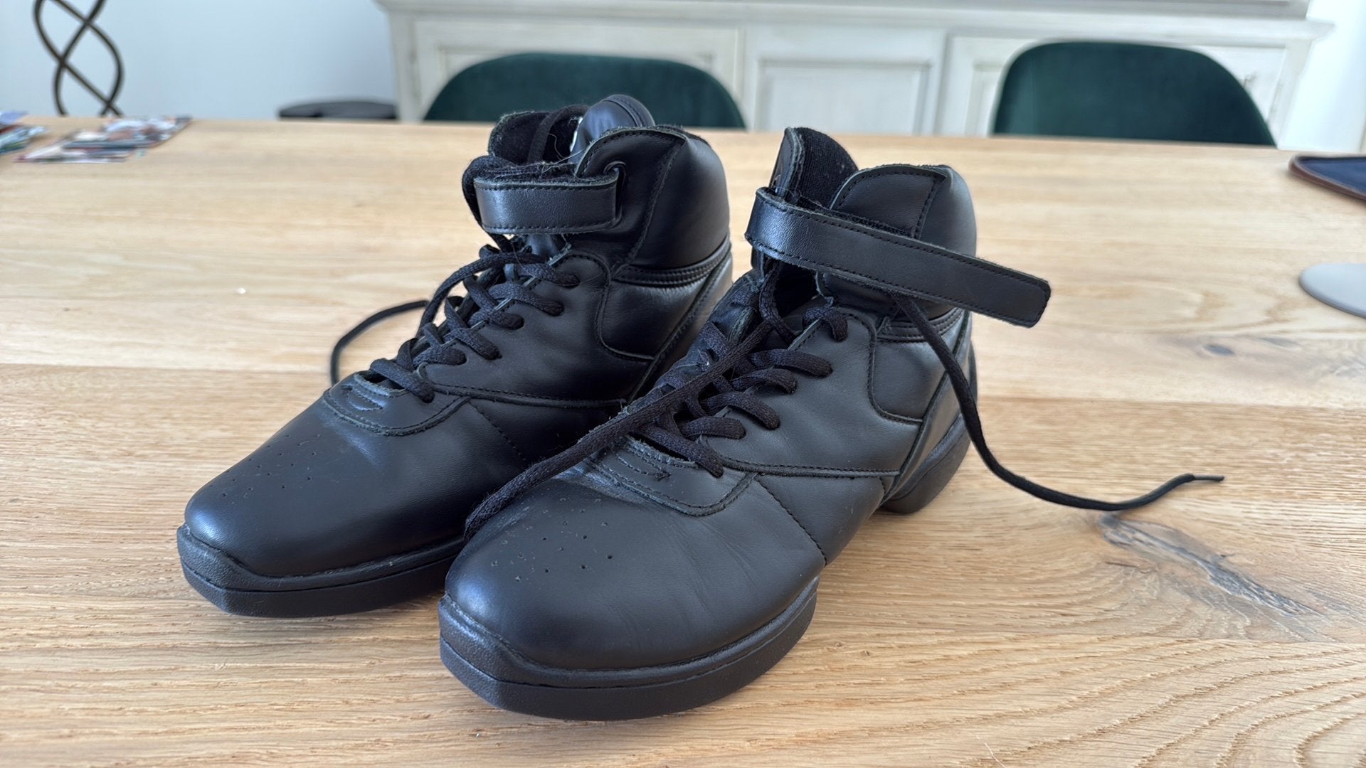 Hip hop dansschoenen maat 38 van dansschool Clapaya, Sport en Fitness, Dansen, Verzenden, Zo goed als nieuw