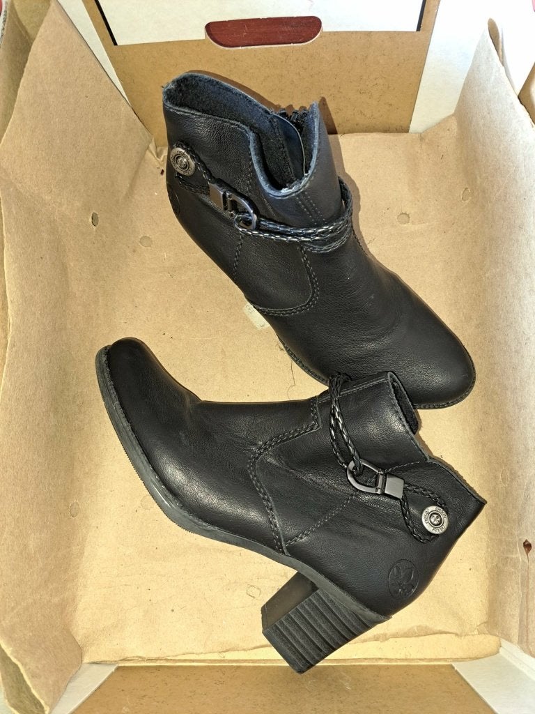 bottines noires Rieker taille 37 et taille 38, NEUVES, Neuf, Enlèvement ou Envoi, Boots et Botinnes, Noir