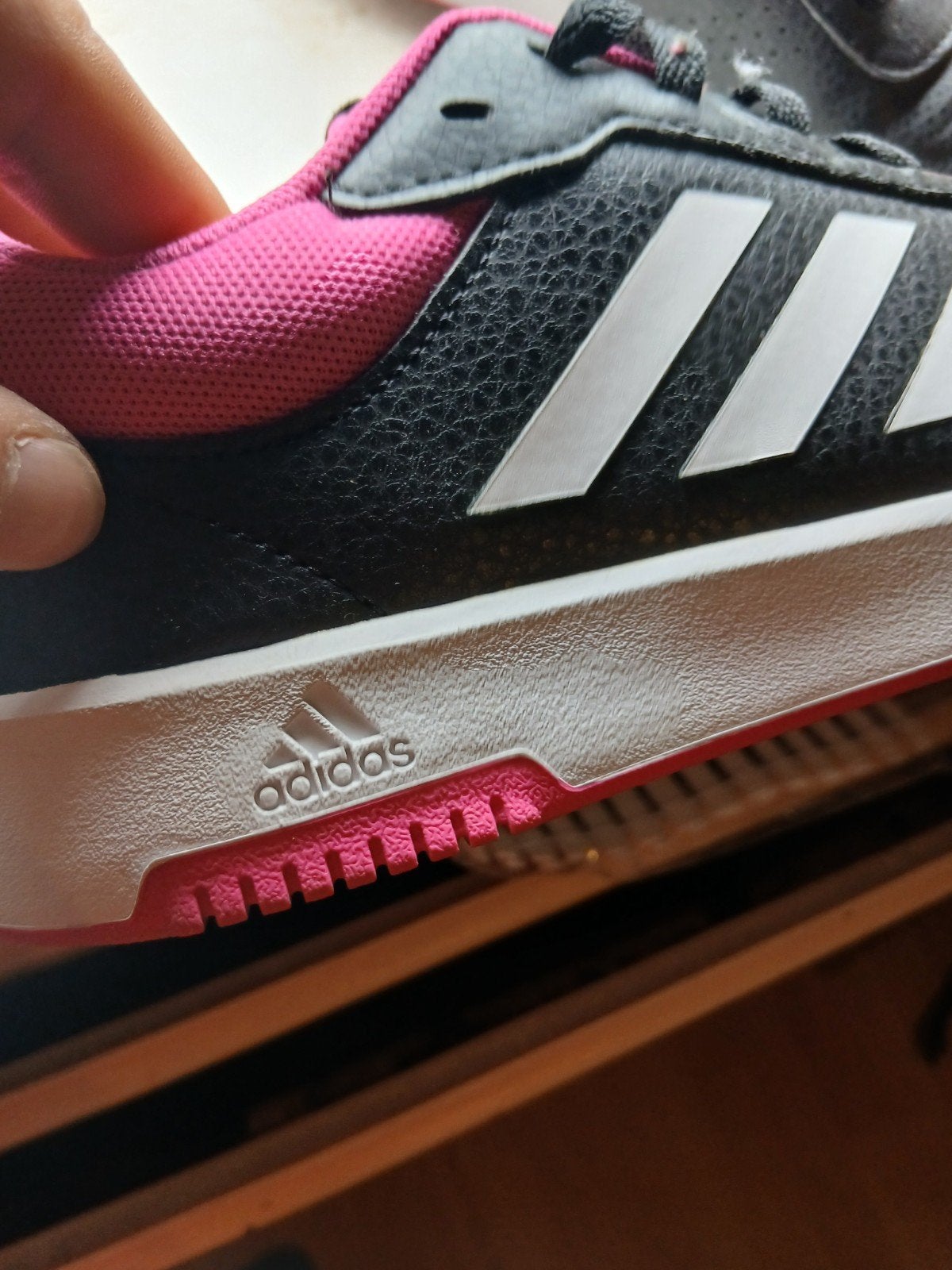 dames schoen van Adidas, Ophalen