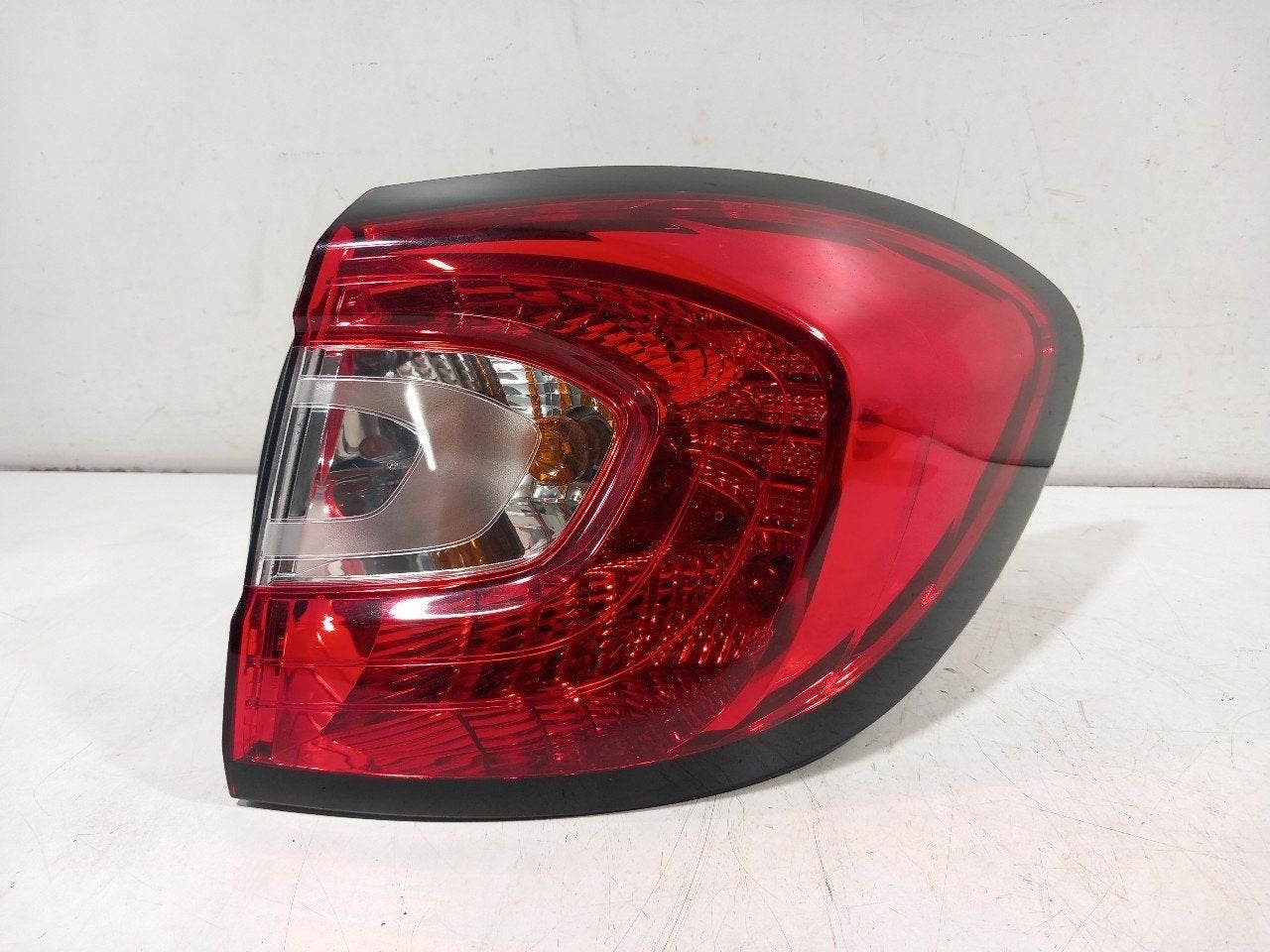 Achterlicht carrosserie rechts Renault Captur, Onderdelen@venauto.nl, Van der Ven Autorecycling B.V., Ettenseweg 76, 4706 PB Roosendaal, The Netherlands