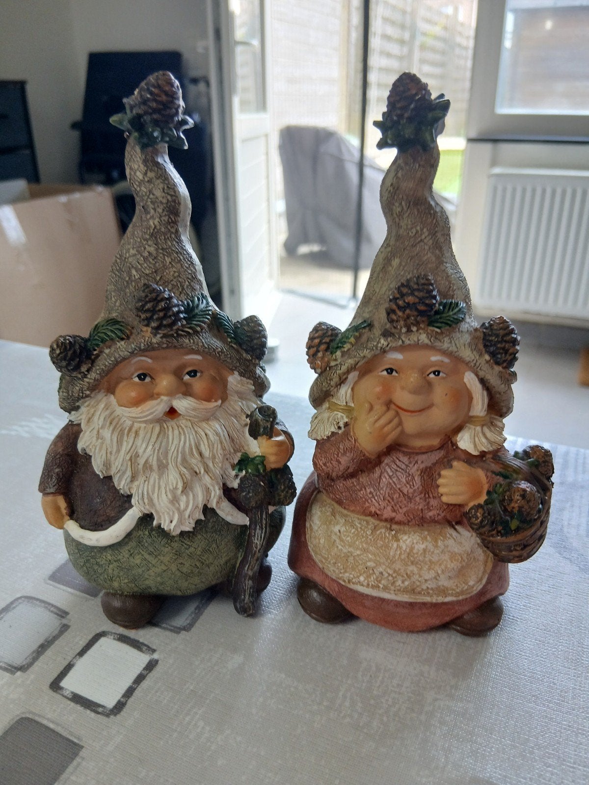 Koppel kabouterbeeldjes, Ophalen